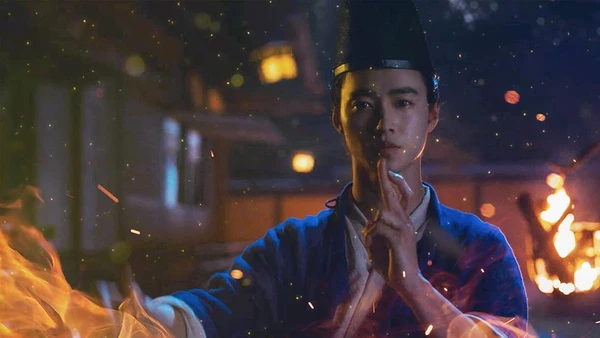  A character performs with fire effects at night in Onmyoji 0.